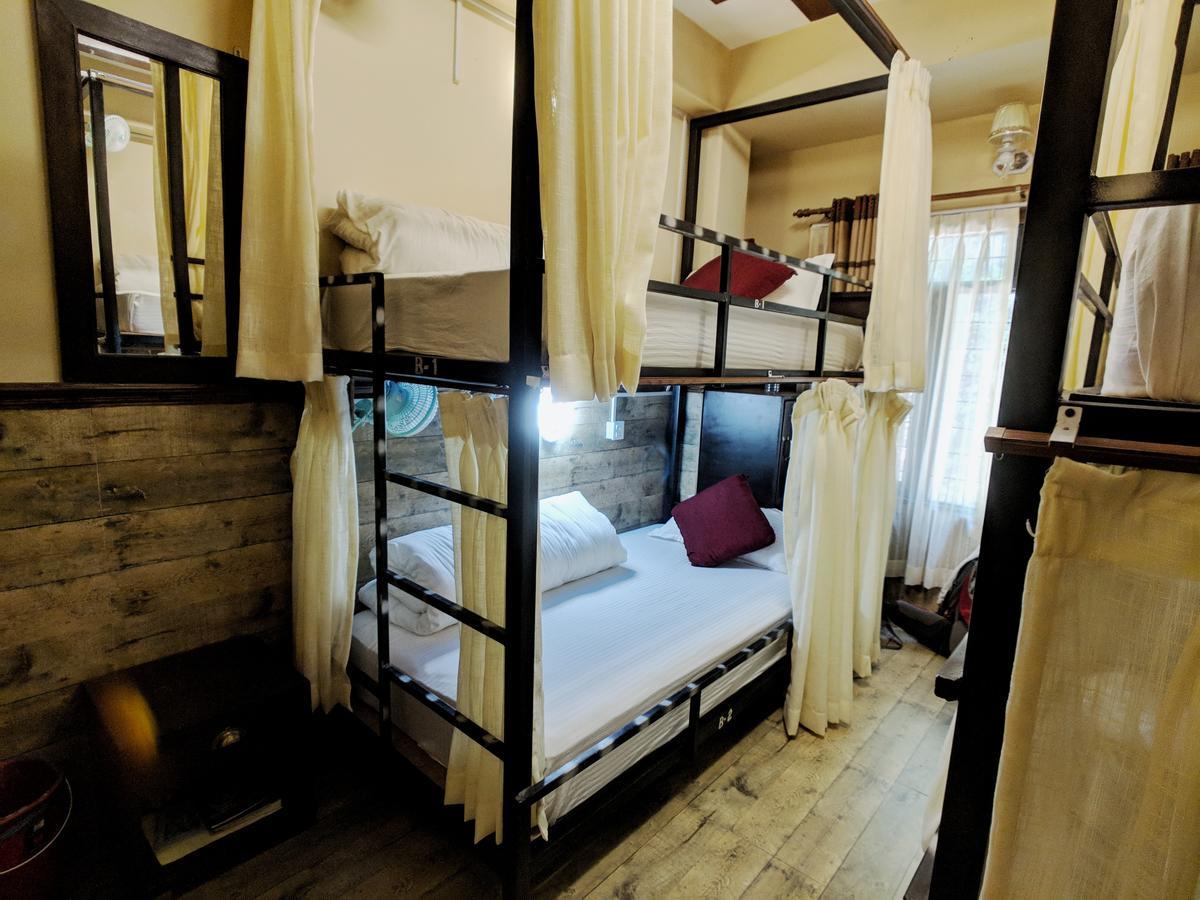 Hotel Forest Lake Backpackers' Hostel Покхара Экстерьер фото